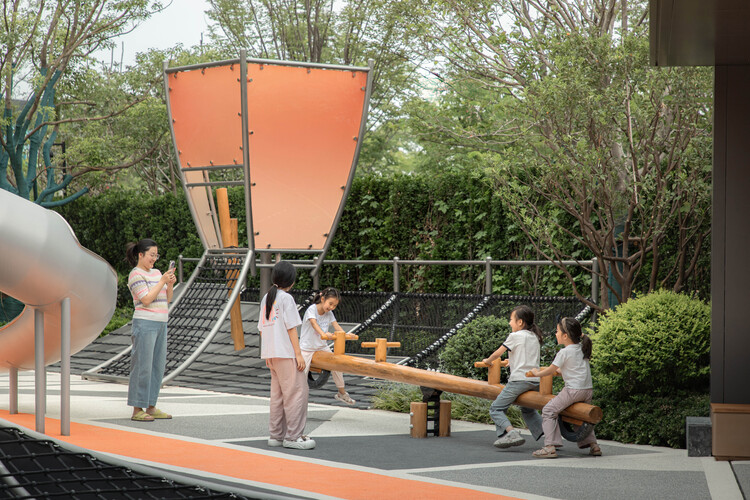 Traditional Chinese Aesthetic Children's Space Under Kongming Lantern / Xisui Design - Exterior Photography, Installations & Structures