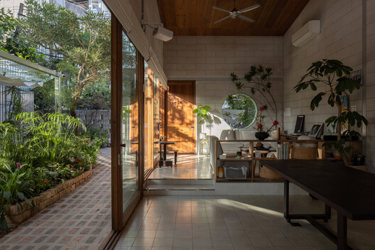 Cafe HOM / Nhabe Scholae - Interior Photography, Wood