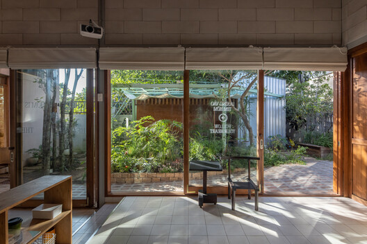 Cafe HOM / Nhabe Scholae - Interior Photography, Wood