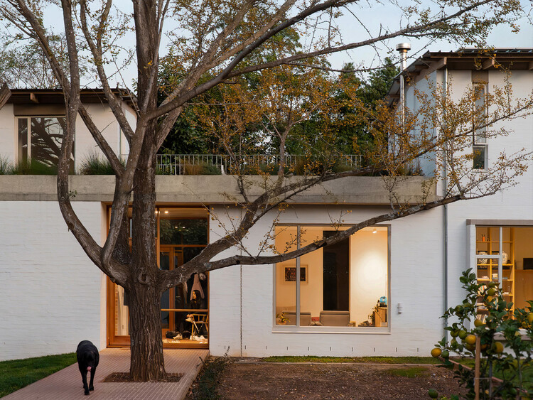 Two Sides House / MiMo Architects - Exterior Photography, Door, Concrete