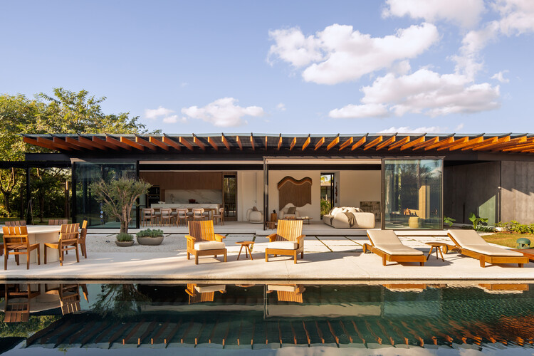 House AC / Kiko Castello Branco Arquitetura + Lucas Cunha - Exterior Photography, Houses, Patio, Balcony, Chair