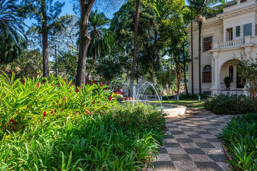 Escola Red House Ipiranga Bom Pastor / STUDIO DLUX + Licuri Paisagismo - Fotografia de Exterior, Jardim, Pilar