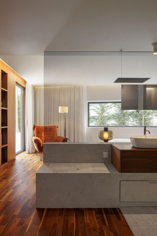 Casa Alcoutins / Paulo Martins - Fotografia de Interiores, Madeira, Iluminação, Bancada