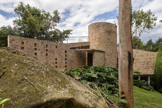 Nola Cabin / Yemail Arquitectura  - Image 9 of 32