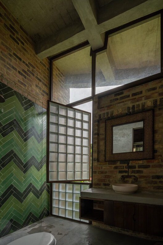 Nola Cabin / Yemail Arquitectura  - Interior Photography, Bathroom, Wood, Brick, Glass