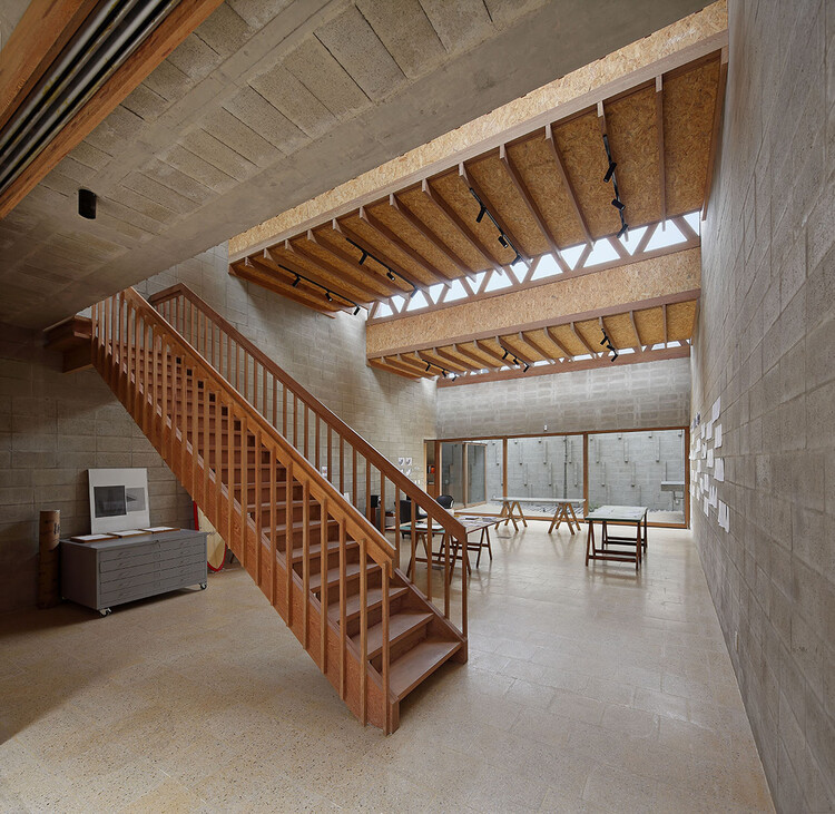 Estudio-taller para fotógrafo / Roman Bauer Arquitectos - Fotografía interior, Madera, Fijación Vigas