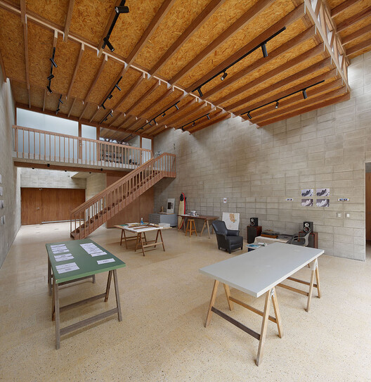 摄影师工作室 / Roman Bauer Arquitectos - 室内图, 木头, 椅子, 梁