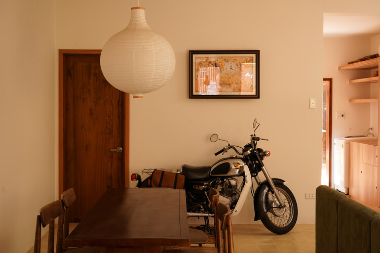 Casa Respiro Terracotta / live out studio - Fotografia de Interiores, Sala de Jantar, Madeira, Iluminação, Cadeira