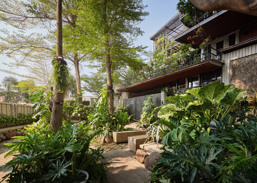 Kampoong Guha / Realrich Architecture Workshop - Exterior Photography, Garden, Balcony