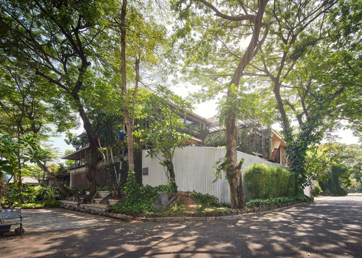 Kampoong Guha / Realrich Architecture Workshop - Image 6 of 44