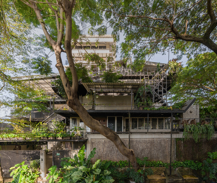 Kampoong Guha / Realrich Architecture Workshop - Image 1 of 44
