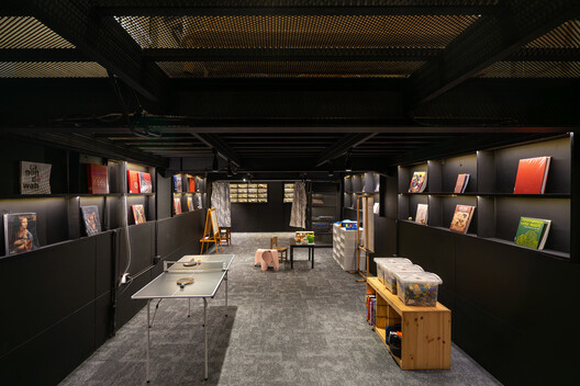Kampoong Guha / Realrich Architecture Workshop - Interior Photography, Living Room, Shelving, Lighting