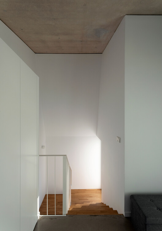 (REMOVED) Casa e pavilhão / Juan Marco Arquitetos (REMOVED) Casa e pavilhão / Juan Marco Arquitetos - Imagem 6 de 26