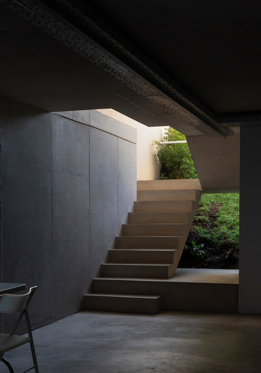 (REMOVED) Casa e pavilhão / Juan Marco Arquitetos (REMOVED) Casa e pavilhão / Juan Marco Arquitetos - Fotografia de Interiores, Escada, Concreto, Corrimão