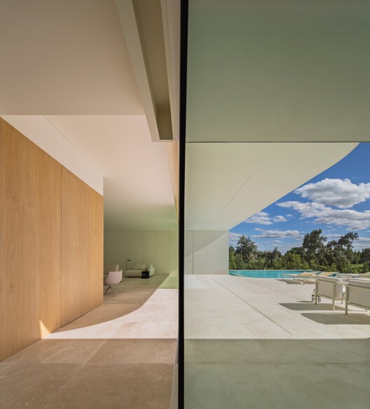 Villa 18, House in la Moraleja / Fran Silvestre Arquitectos - Image 23 of 37