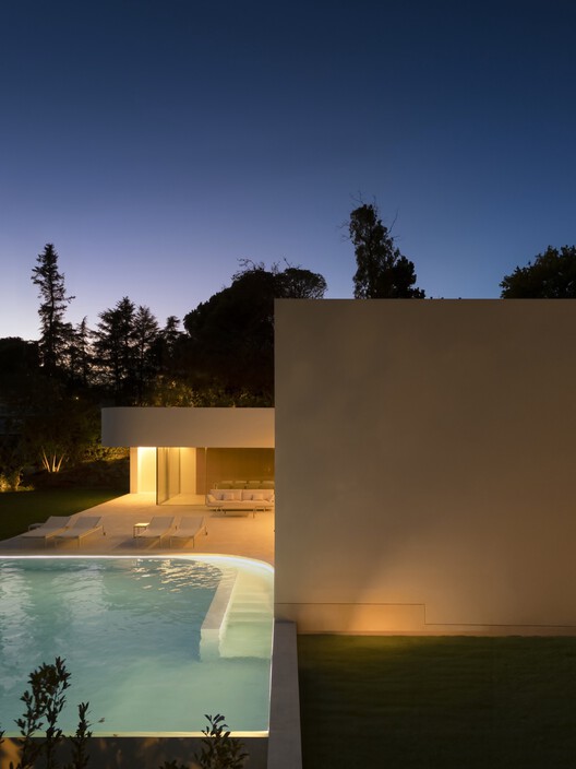 Villa 18, House in la Moraleja / Fran Silvestre Arquitectos - Image 17 of 37