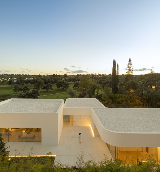 Villa 18, House in la Moraleja / Fran Silvestre Arquitectos - Exterior Photography