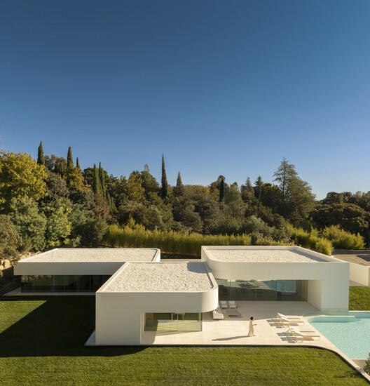 Villa 18, House in la Moraleja / Fran Silvestre Arquitectos - Image 8 of 37