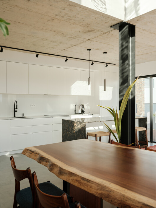 Hogar de horizonte/mamey - fotografía interior, cocina, madera, mesa, iluminación, sillas, encimeras