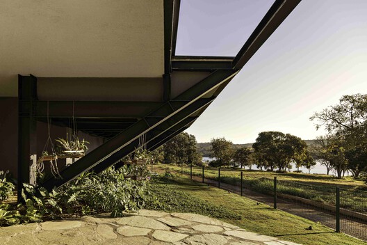 Lake House / Dayala e Rafael arquitetos associados - Image 16 of 24