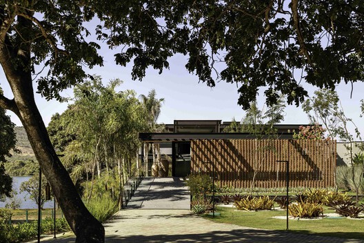 Lake House / Dayala e Rafael arquitetos associados - Exterior Photography