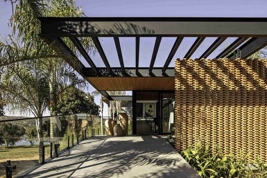 Lake House / Dayala e Rafael arquitetos associados - Image 6 of 24