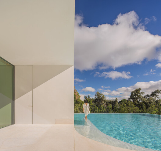 Villa 18, House in la Moraleja / Fran Silvestre Arquitectos - Image 15 of 37