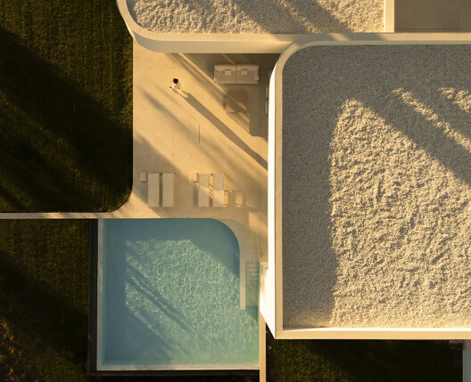 Villa 18, House in la Moraleja / Fran Silvestre Arquitectos - Image 9 of 37