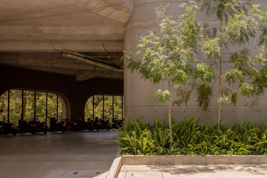 Indie Lab Office Building / StudioSC + Base Taller - Image 19 of 37