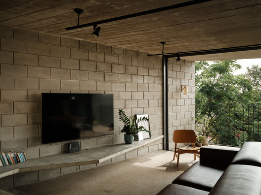 Casa Camboriú / Terra e Tuma Arquitetos Associados - Fotografía interior, Sala de estar, Ladrillo, Concreto