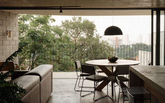 Casa Camboriú / Terra e Tuma Arquitetos Associados - Fotografía interior, Madera, Mesas, Sillas