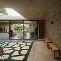 Arquitectos relacionados con Casa Camboriú / Terra y Tuma: interior, concreto, terraza interior
