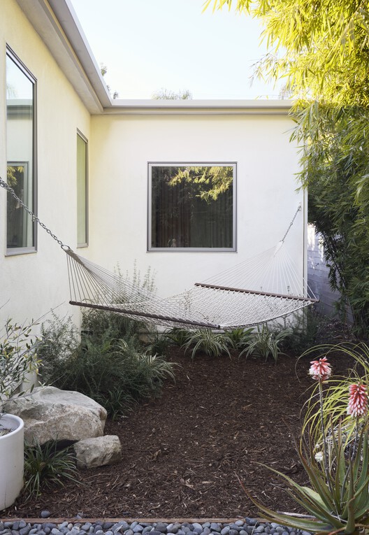 Silverlake Terrace Bungalow Renovation and Extension / ARA-la - Exterior Photography, Garden