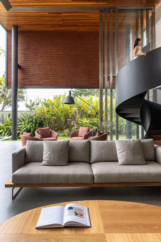 Casa Oasis / Shinagawa arquitetura - Fotografía interior, Sala de estar, Madera, Sillones, Sillas