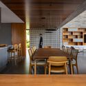 Oasis House / Shinagawa Arquitetura - óptica interior, comedor, madera, mesa, sillas