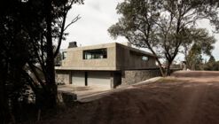 Casa Pirca / Manto Arquitectura