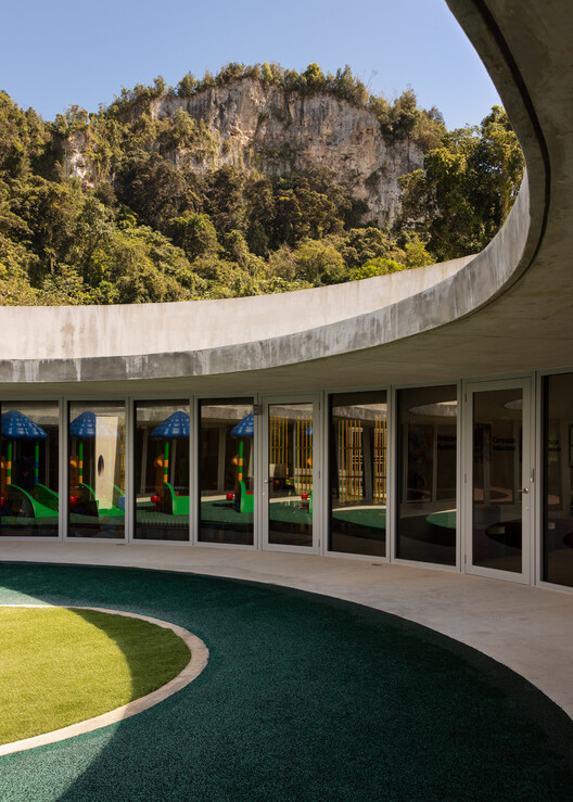 Jardim de Infância Ciales / Toro Arquitectos - Imagem 6 de 31
