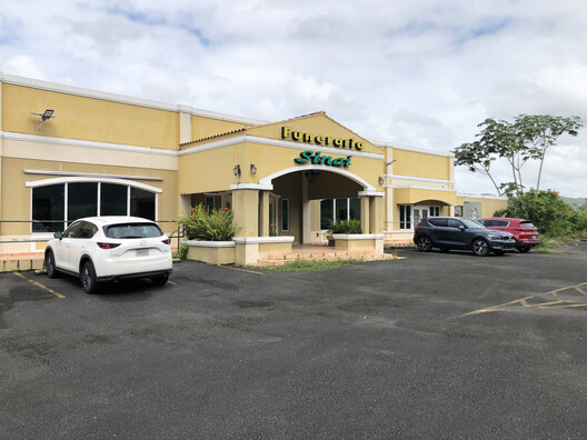 Jardim de Infância Ciales / Toro Arquitectos - Fotografia de Exterior
