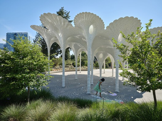 Piloti Installation / MARC FORNES / THEVERYMANY - Exterior Photography, Garden