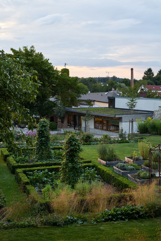 Kraffer Community Garden / matěj šebek architekti + Ateliér Za Mák - Image 5 of 28