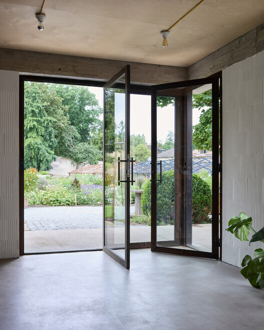 Kraffer Community Garden / matěj šebek architekti + Ateliér Za Mák - Interior Photography, Wood, Door, Glass