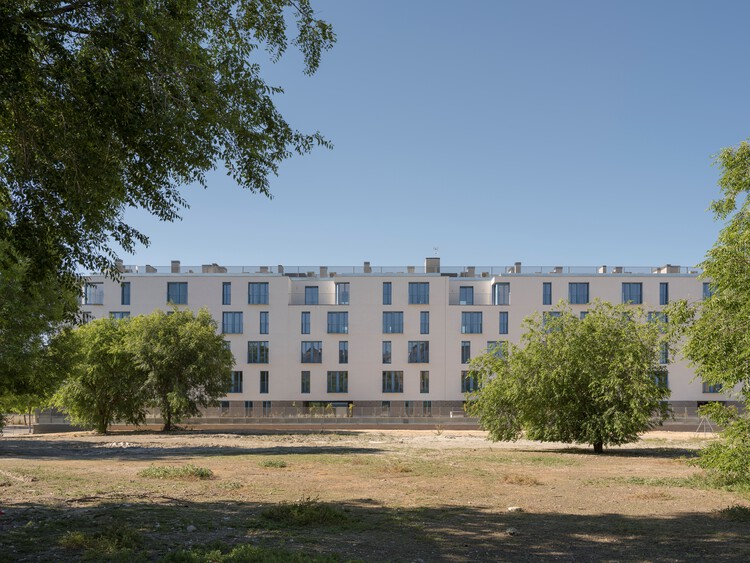 73 Vivienda oficialmente protegida en Vallecas - Rosilla 3 / Ricardo Sánchez González - Fotografía externa
