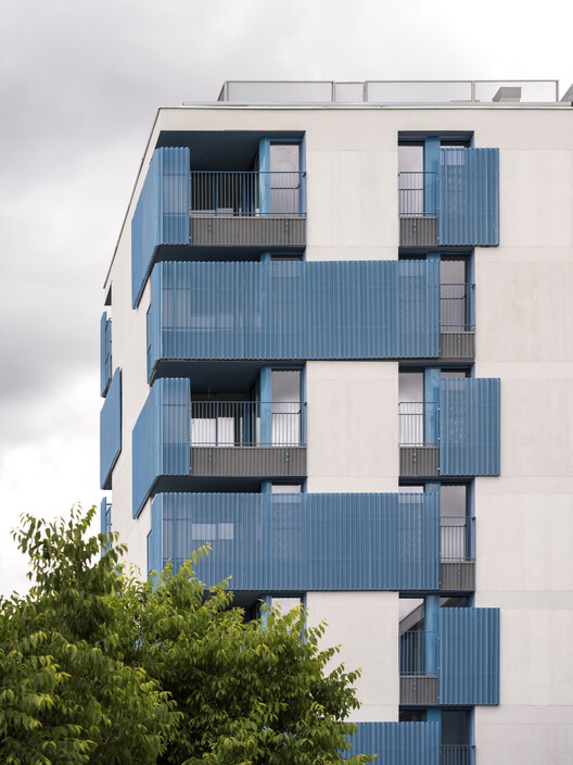 73 viviendas oficialmente protegidas en Vallecas - Rosilla 3 / Ricardo Sánchez González - Fotografía externa, Balcón