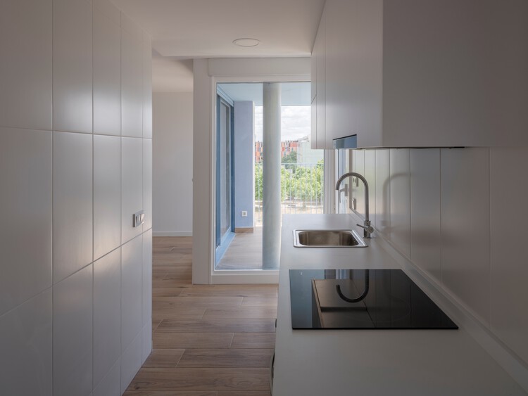 73 Carcasa protegida oficialmente en Vallecas - Rosilla 3 / Ricardo Sánchez González - Fotografía interior, madera, madera, encimeras, cocción, cocina, vidrio, vidrio