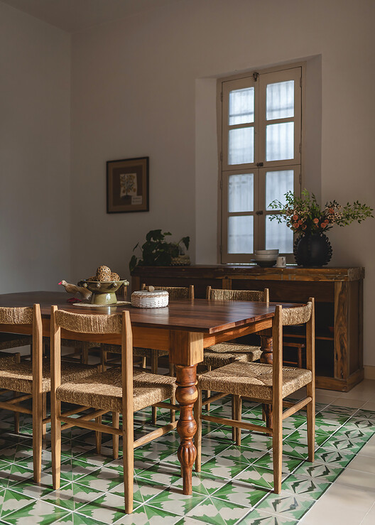 Goliana House / taller, diseño y arquitectura - fotografía interior, comedor, madera, mesas, sillas