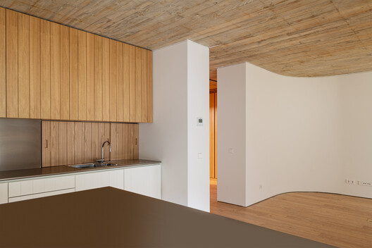 Vila Sanches / Menos é Mais Arquitectos - Fotografia de Interiores, Cozinha, Madeira