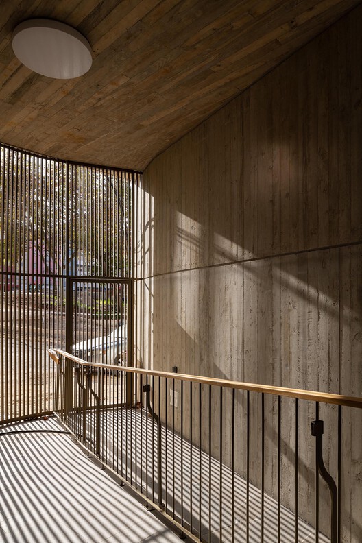 Vila Sanches / Menos é Mais Arquitectos - Fotografia de Interiores, Madeira, Concreto, Corrimão