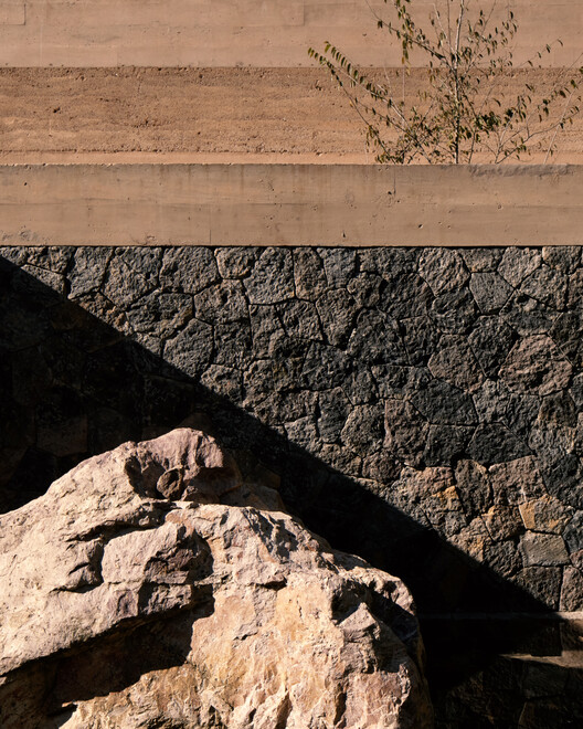 Tradition, Innovation and Experimentation: Contemporary Mexican House Through the Lens of Edmund Sumner - Image 21 of 25