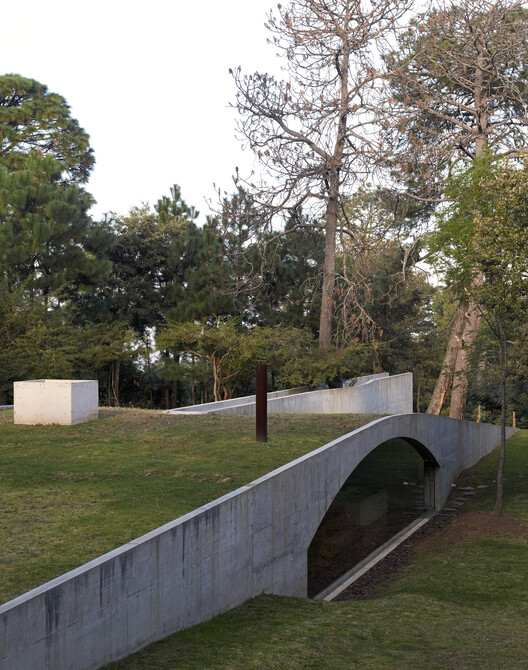 Tradition, Innovation and Experimentation: Contemporary Mexican House Through the Lens of Edmund Sumner - Image 18 of 25