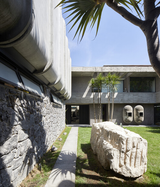 Tradition, Innovation and Experimentation: Contemporary Mexican House Through the Lens of Edmund Sumner - Image 22 of 25